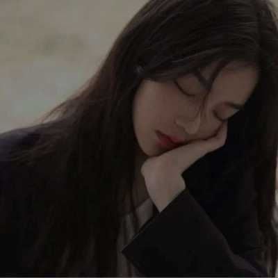 伤感头像女黑白暗系（暗色系图片女生头像高清）