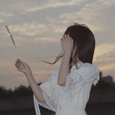 有意境的头像女生_好看单人女生头像