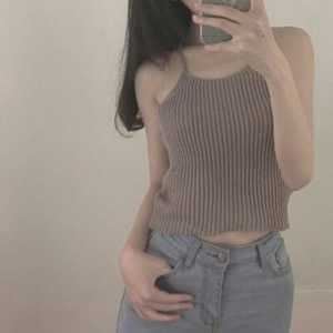 头像女生上半身露肩_女生头像漏半边肩露脸
