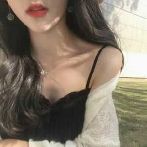 头像女生上半身露肩_女生头像漏半边肩露脸
