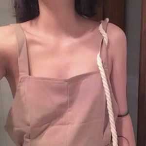 头像女生上半身露肩_女生头像漏半边肩露脸