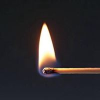 香烟爱上火火柴图片（燃着的香烟微信头像）