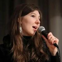 话筒头像图片（歌手头像女拿着话筒）