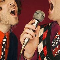 话筒头像图片（歌手头像女拿着话筒）