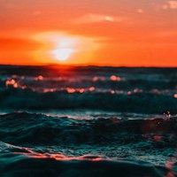 蔚蓝色的大海像什么_蔚蓝色的大海补充句子