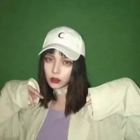 关于绿色的头像女生（背景是绿色的头像）