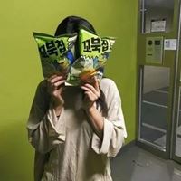 关于绿色的头像女生（背景是绿色的头像）