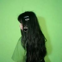 关于绿色的头像女生（背景是绿色的头像）