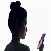 手拿苹果手机的头像 手拿苹果x手机真实图片