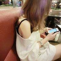 拿手机的女生头像个性_女生手机图片 头像 个性
