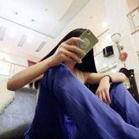 拿手机的女生头像个性_女生手机图片 头像 个性
