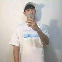 男生手机自拍头像图片大全_拿着手机的帅气男生头像