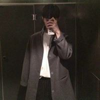 男生手机自拍头像图片大全_拿着手机的帅气男生头像