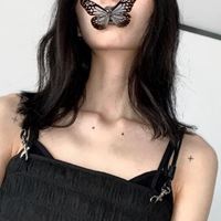 戴黑色眼镜的女生头像（戴墨镜的美女图片头像霸气）