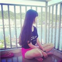 女生盘腿坐霸气的头像_女生头像盘腿坐地