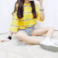 女生盘腿坐霸气的头像_女生头像盘腿坐地