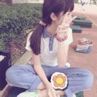 女生盘腿坐霸气的头像_女生头像盘腿坐地