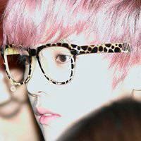 女士微信头像最好看的戴眼镜（微信头像戴眼镜的女孩）