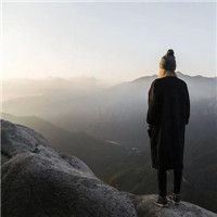 霸气女头像背影短发（霸气女头像背影短发动漫）