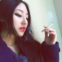 女生抽烟头像伤感霸气_抽烟的女头像霸气十足