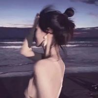 闺蜜头像背影日落一左一右动漫-闺蜜头像背影日落一左一右拉裙子