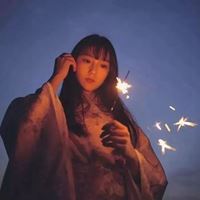 闺蜜头像背影日落一左一右动漫-闺蜜头像背影日落一左一右拉裙子