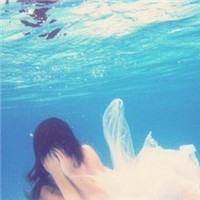 水下为主题的唯美意境女生头像