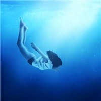 水下为主题的唯美意境女生头像