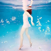 水下为主题的唯美意境女生头像