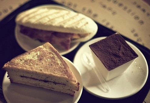 美味的提拉米苏蛋糕图片