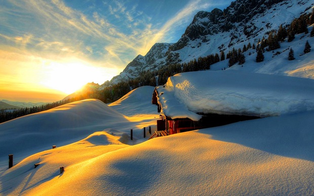 晨光夕阳下的冬日雪景图片""