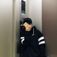 帅哥自拍头像