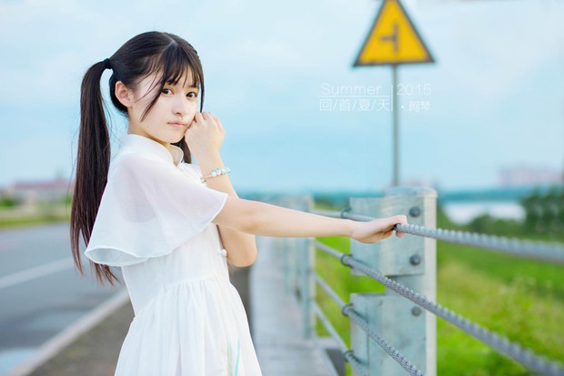 可爱吉它清纯美女图片