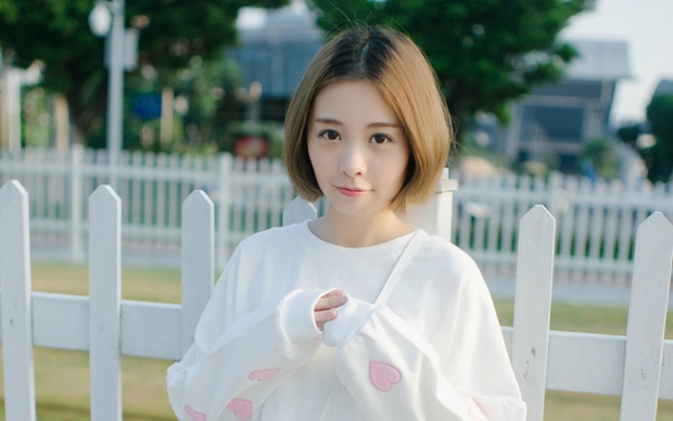 可爱小清新短发女生