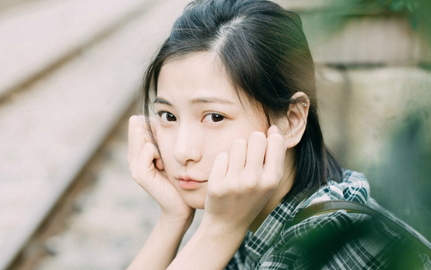 可爱中短发文艺女生图片