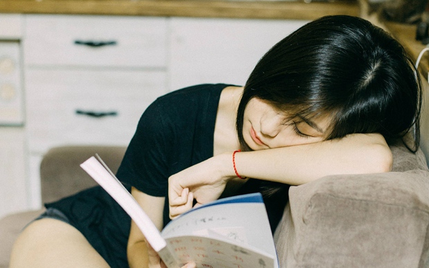 可爱中短发文艺女生图片