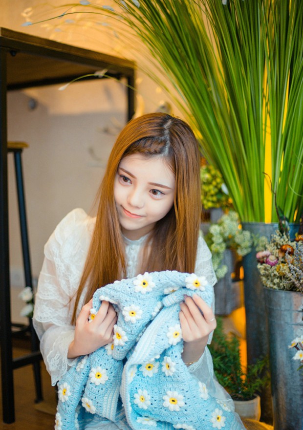 小吃货可爱甜美女生图片