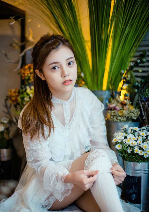 小吃货可爱甜美女生图片