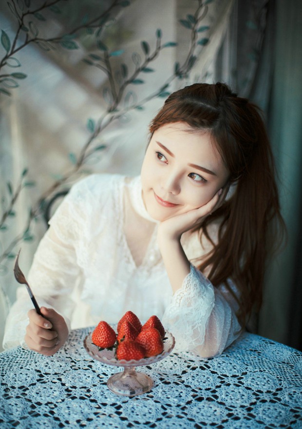 小吃货可爱甜美女生图片