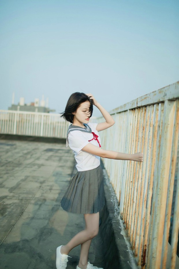 可爱校园制服女生照片