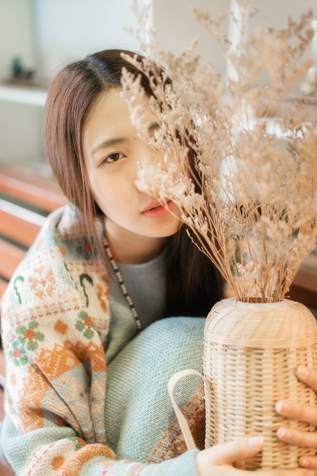 文艺气质清纯美女图片