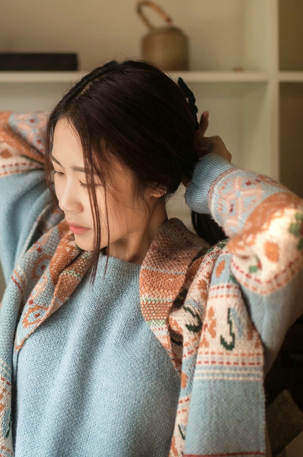文艺气质清纯美女图片