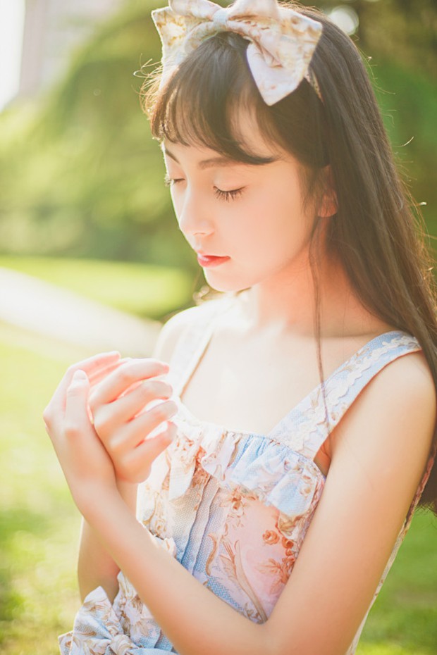 可爱花季美女清新照片