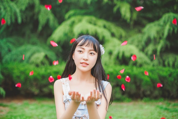 可爱花季美女清新照片