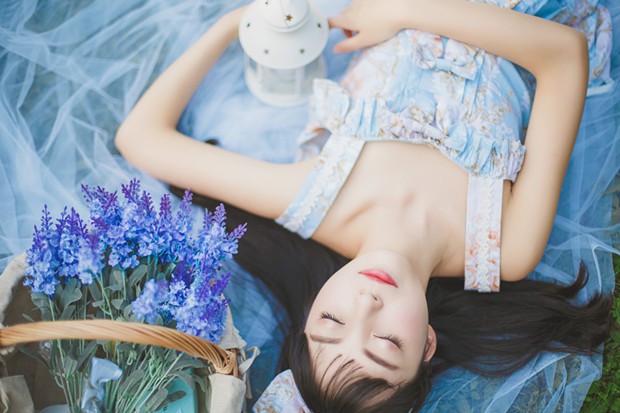 可爱花季美女清新照片