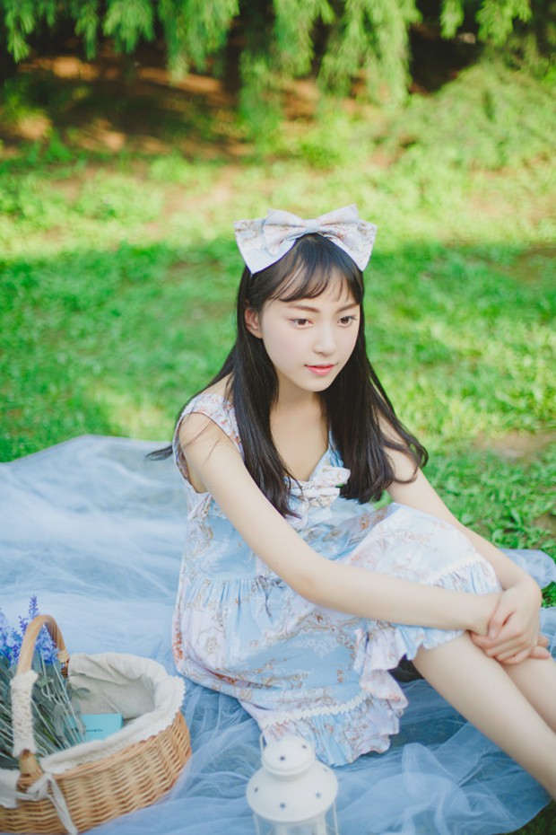 可爱花季美女清新照片