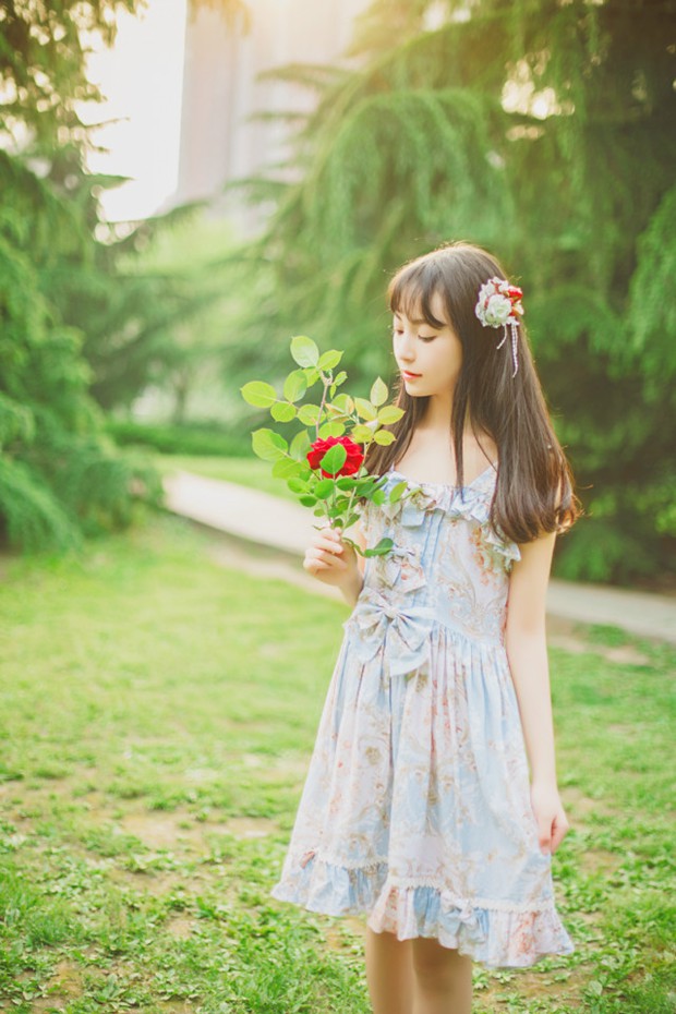 可爱花季美女清新照片