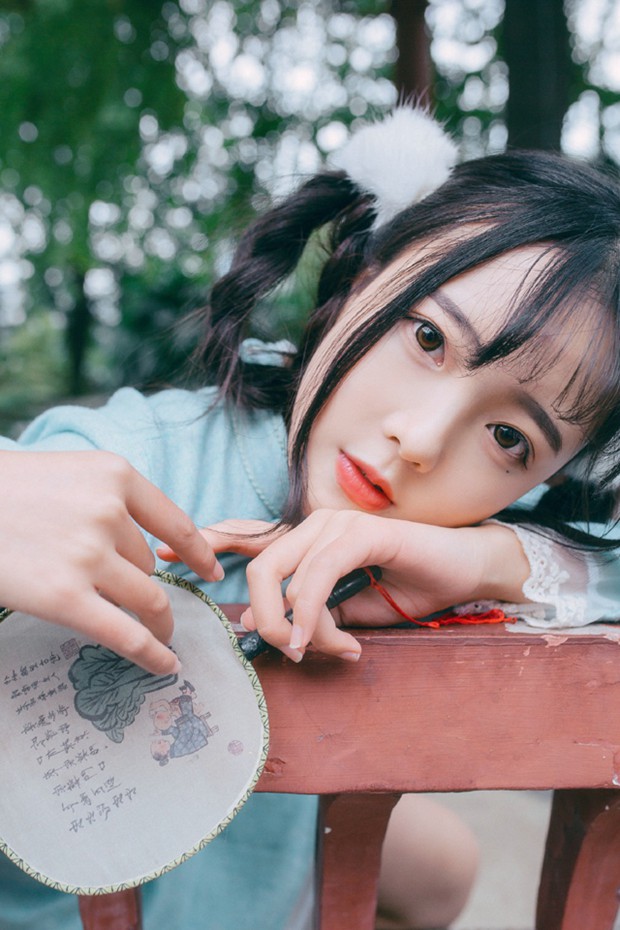 古装可爱美女花园照片