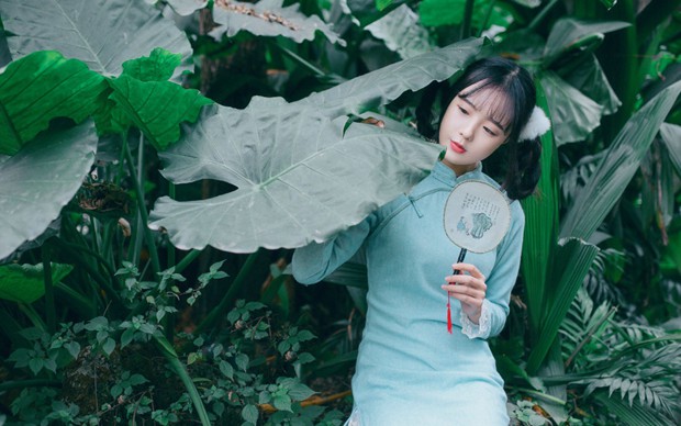 古装可爱美女花园照片