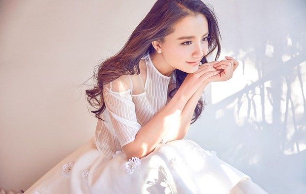孙茜白裙甜美可爱美图